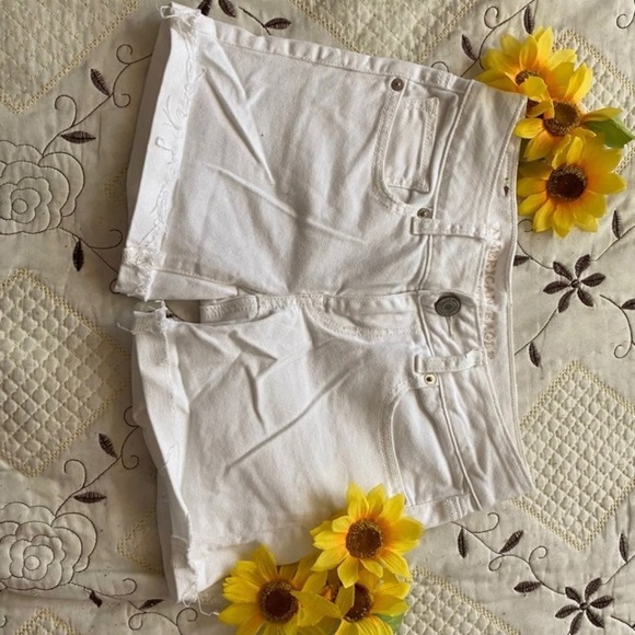 American Eagle White Shorts - Picture 2 of 4